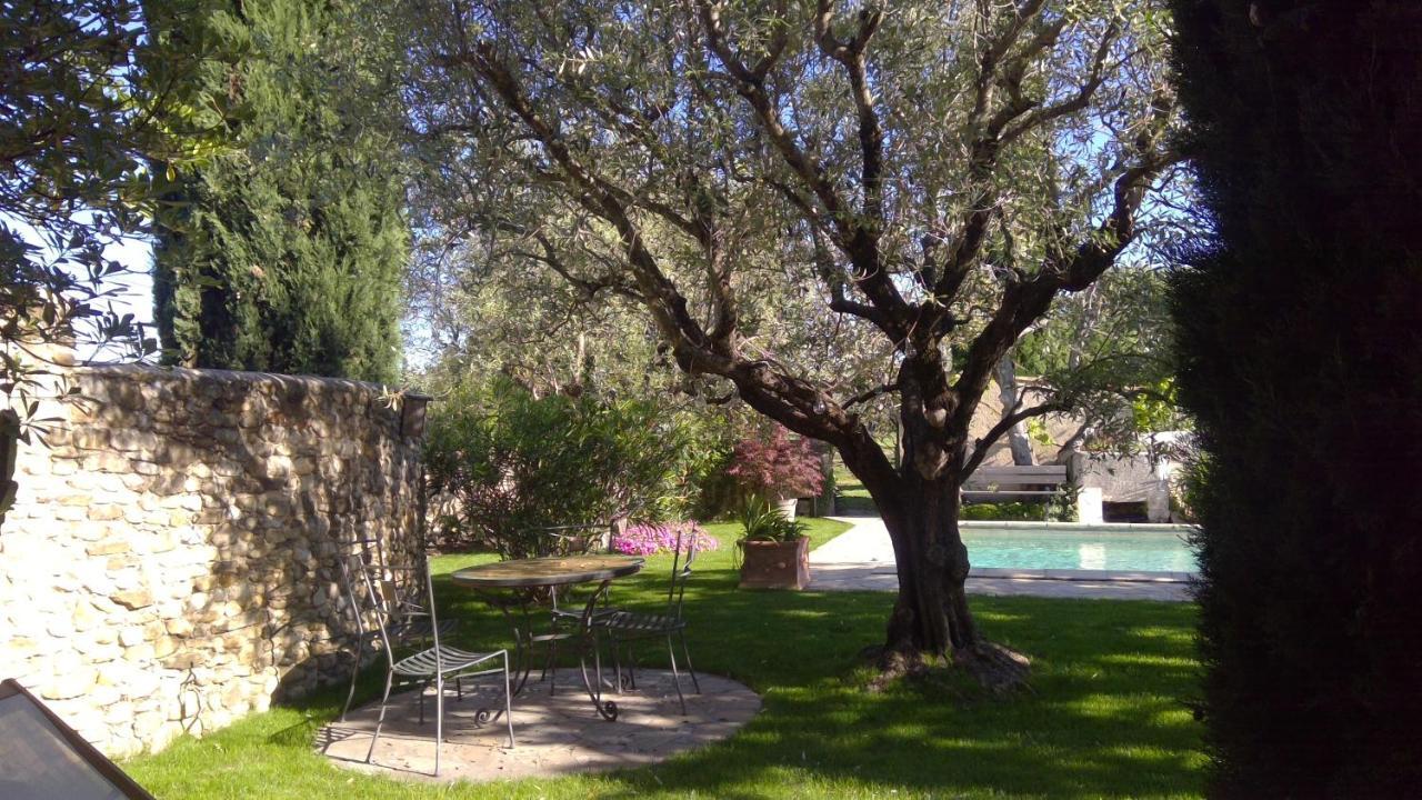 Апартаменты Sous Le Figuier... Buisson Экстерьер фото